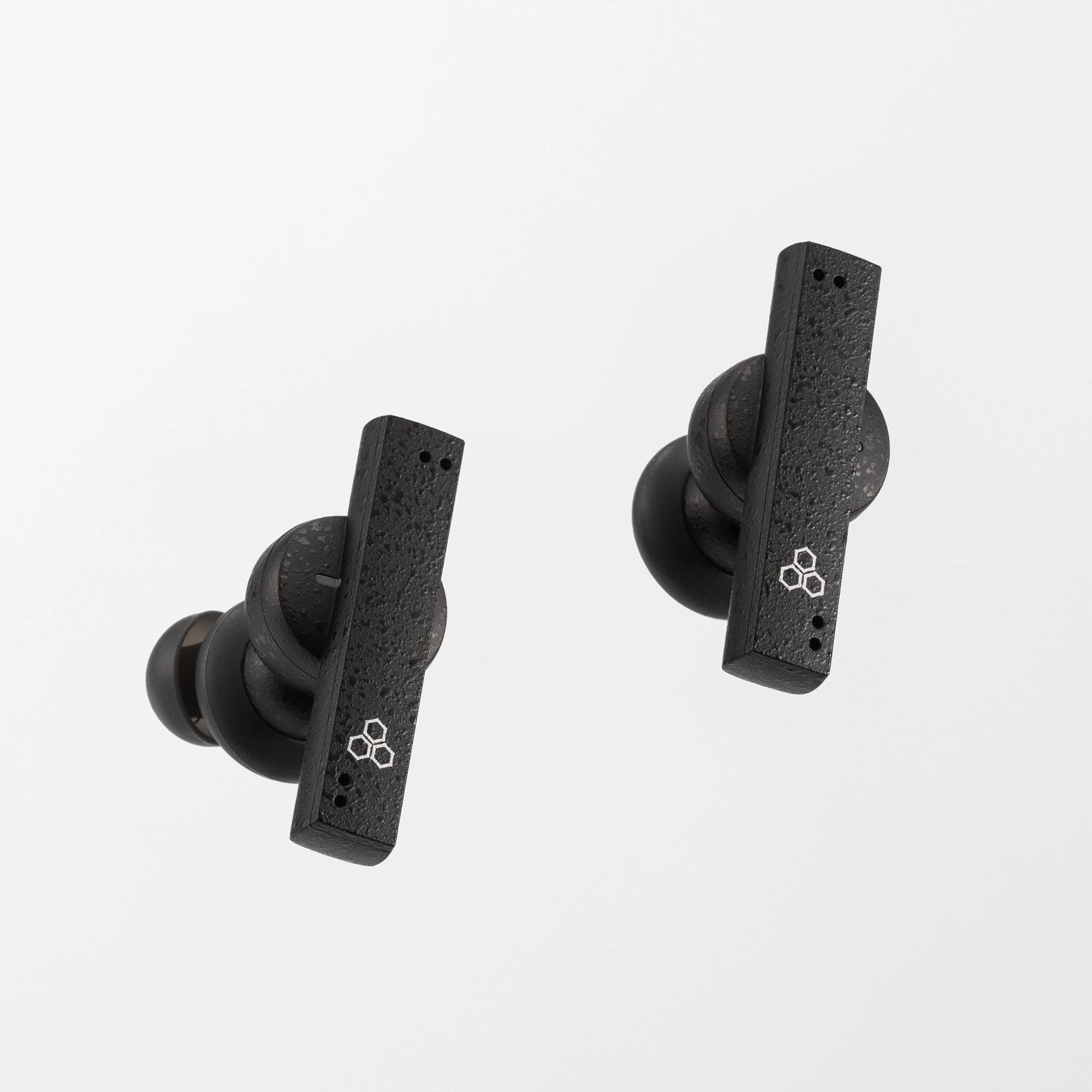 Final ZE8000 Noise-Cancelling True Wireless Earphones