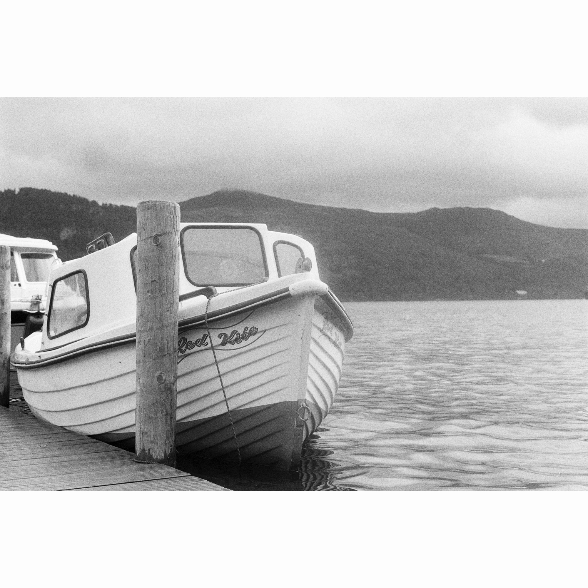 Ilford HP5 Plus 400 Black & White Negative Single Use Film Camera with Flash - 27 Exposures