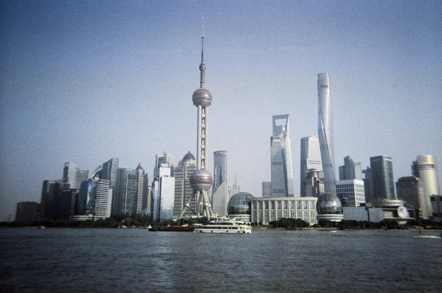 Lomography Simple Use Reloadable 35mm Film Camera - LomoChrome Metropolis