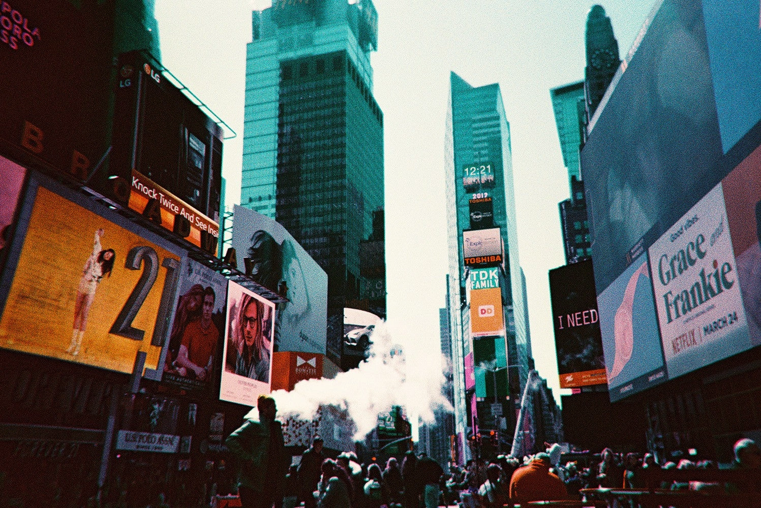 Lomography Simple Use Reloadable 35mm Film Camera - LomoChrome Purple