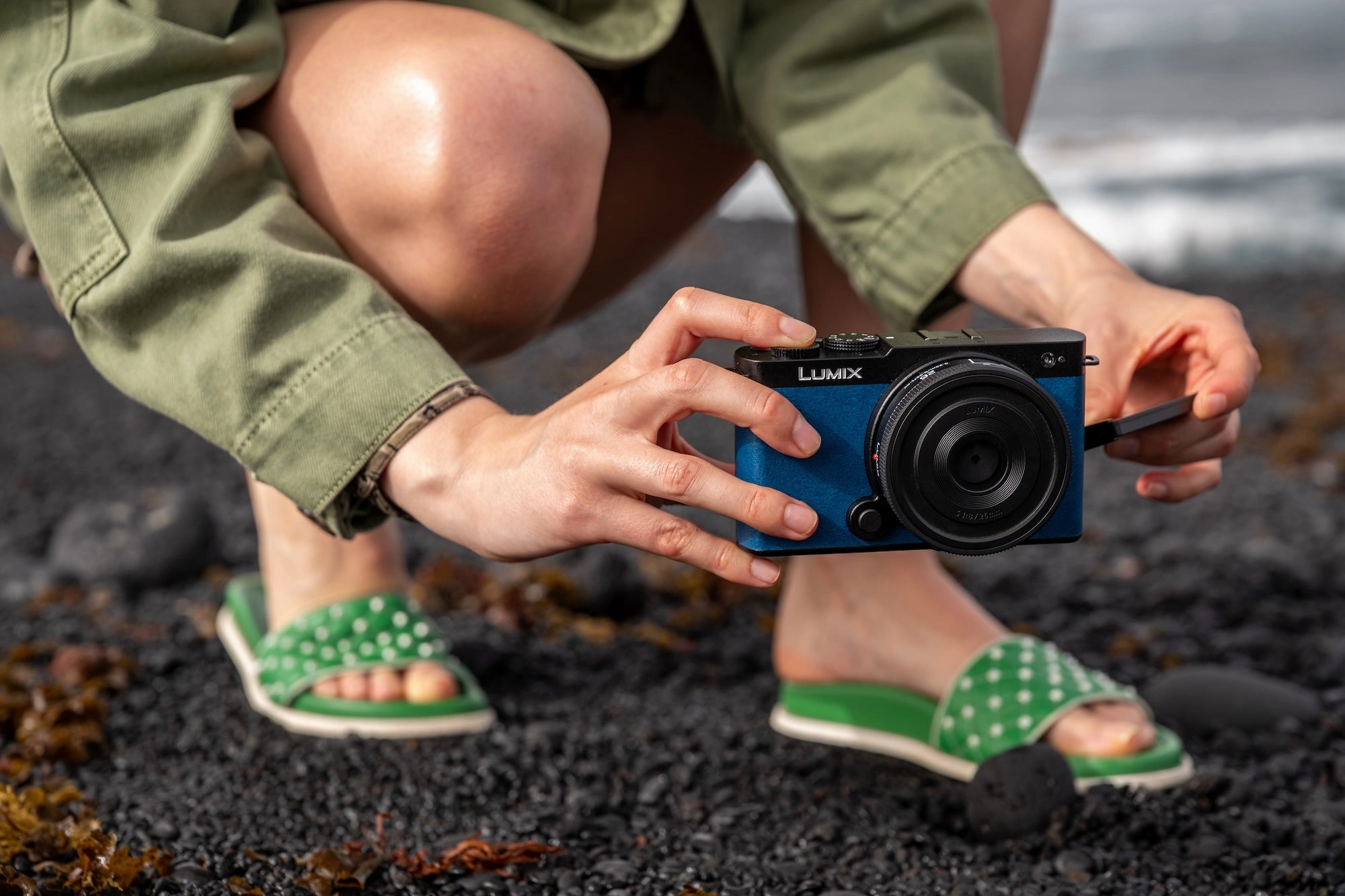 Panasonic Lumix S9 Mirrorless Camera with S 20-60mm f/3.5-5.6 Lens - Night Blue
