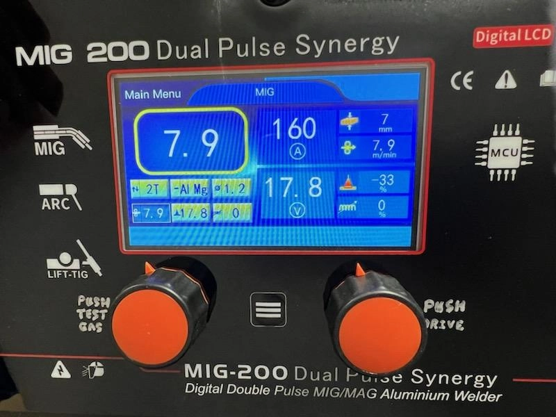 POWEREDGE Aluminum MIG synergy MIG 200 LCD display 4 wheel drive