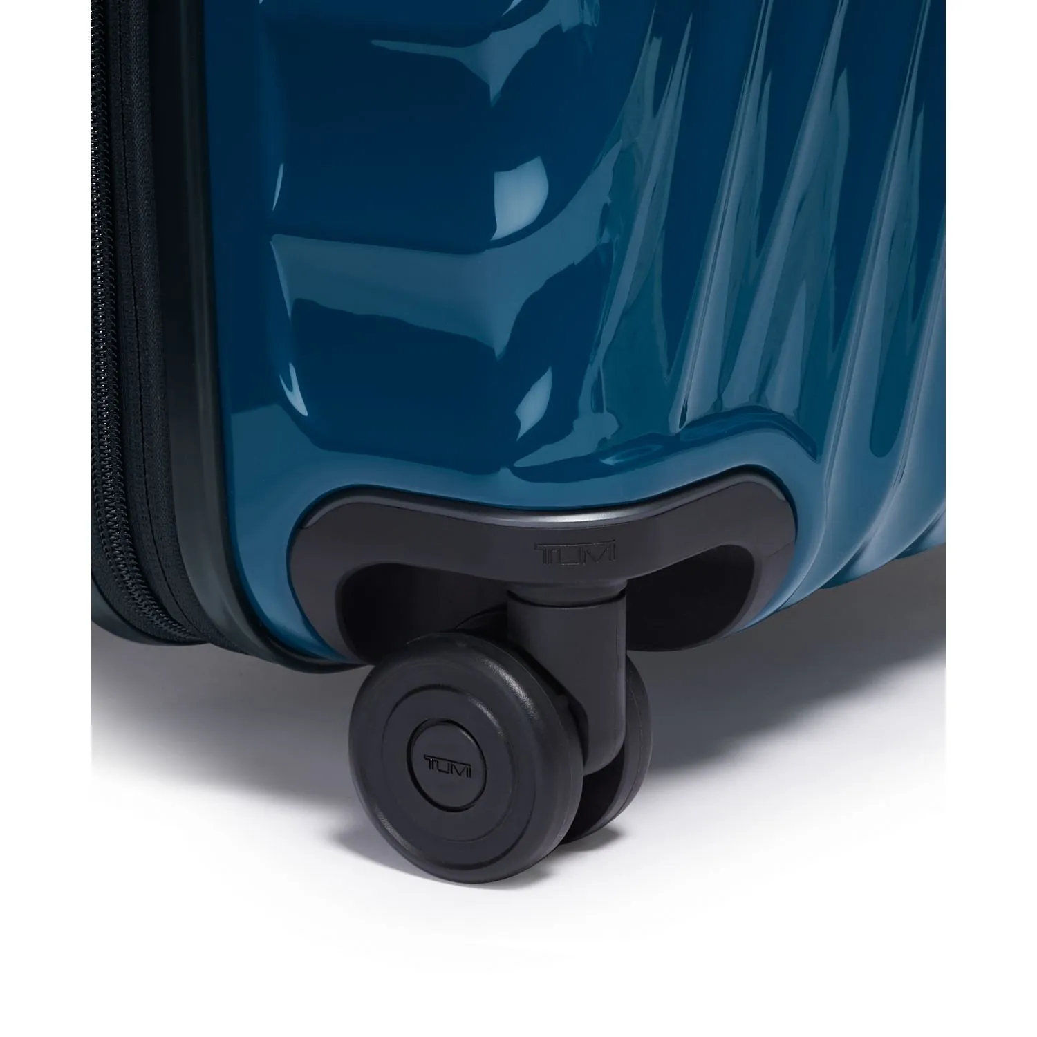 Tumi 19 Degree International Expandable 4-Wheel Carry-On Bags Tumi