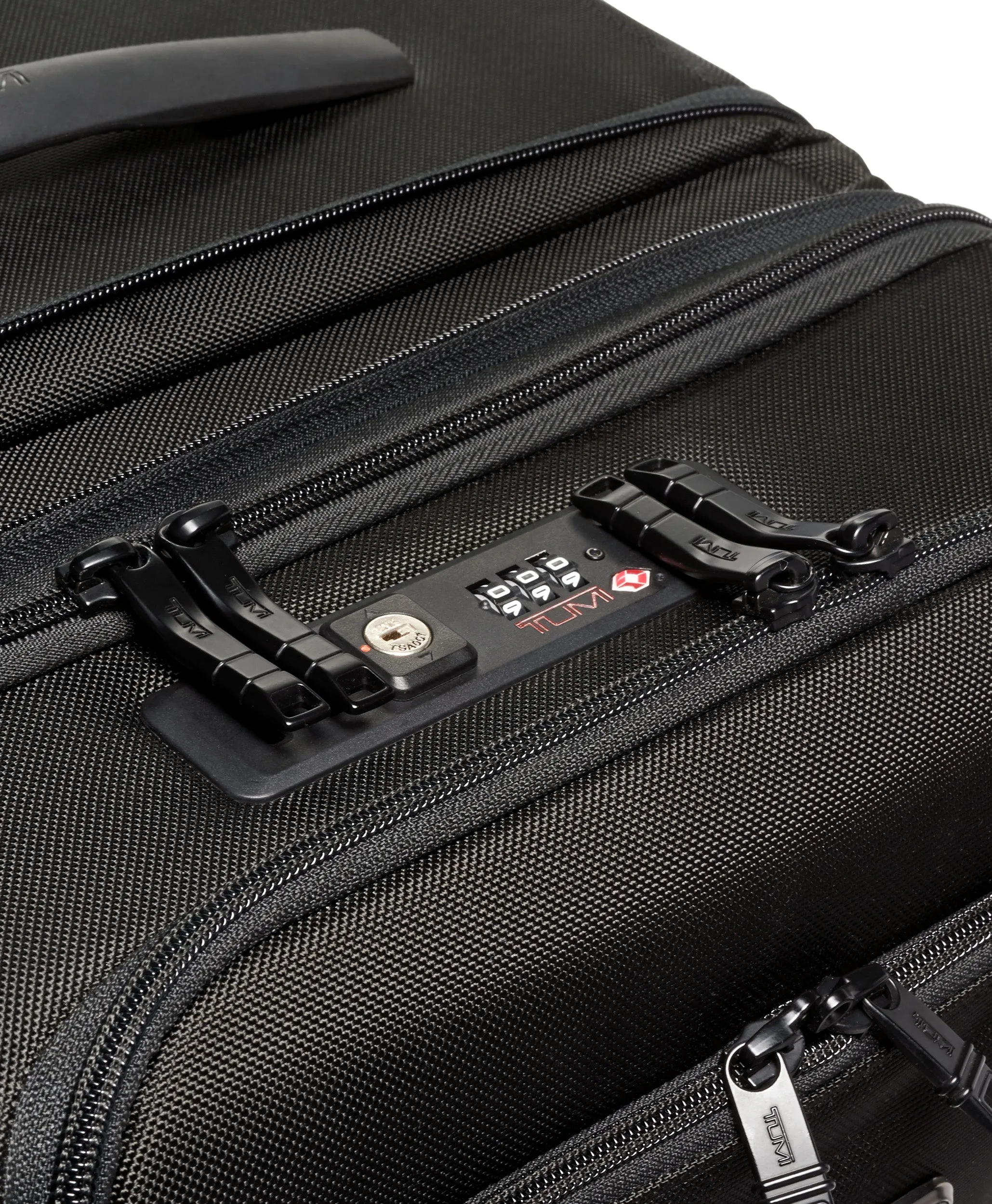 TUMI Alpha 3 Tall 4-Wheel Duffel Packing Case Bags Tumi